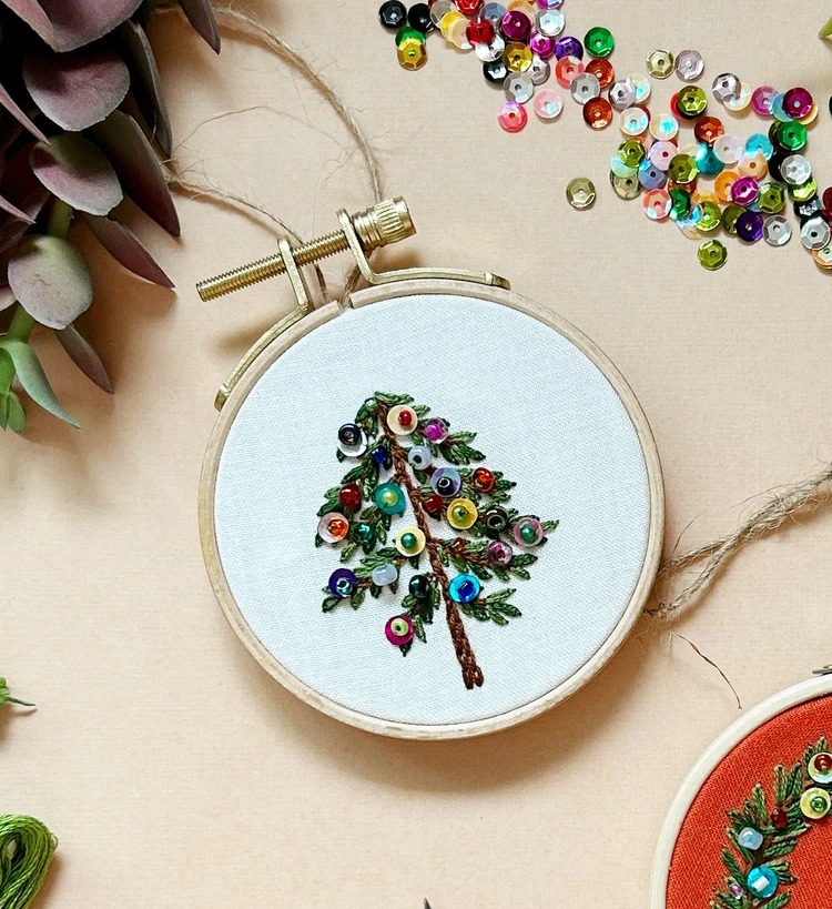 Holiday Tree Ornament - Christmas Bead Embroidery Kit, zoomed in. Select this picture to zoom back out.