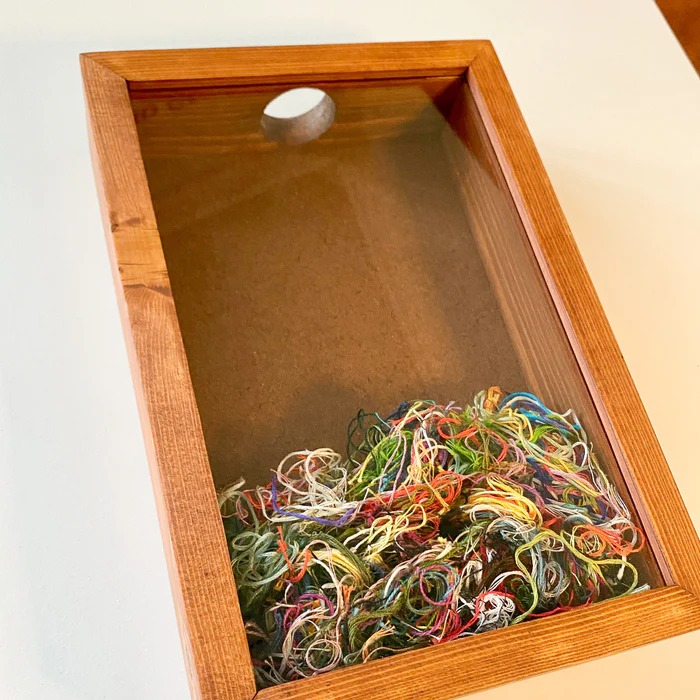 Floss Box - Small, different perspective #3, zoomed in. Select this picture to zoom back out.