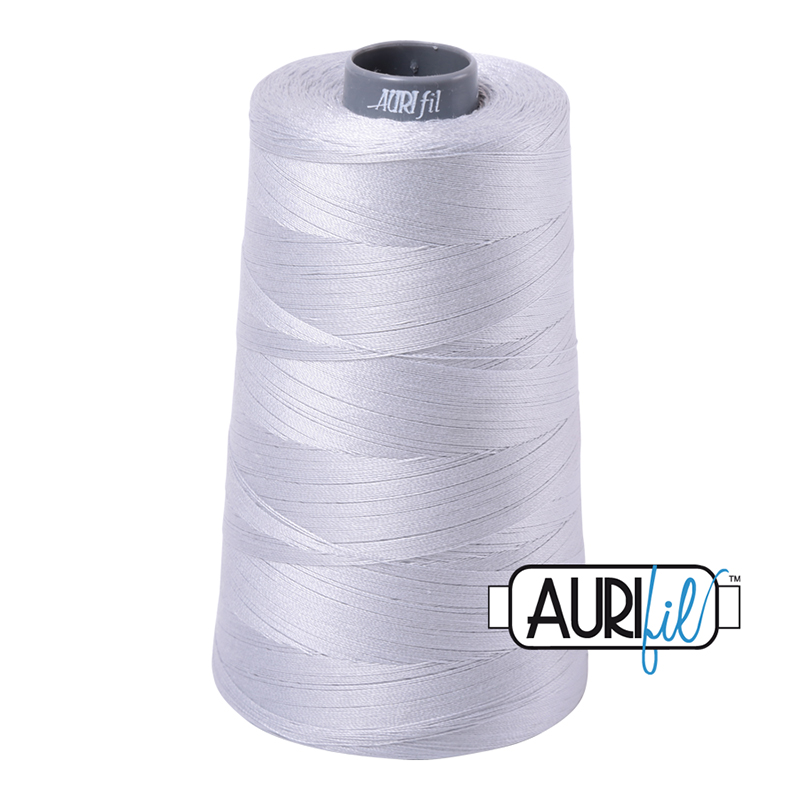 Longarm Cotton Thread 28wt 3300m 2600, zoomed in. Select this picture to zoom back out.