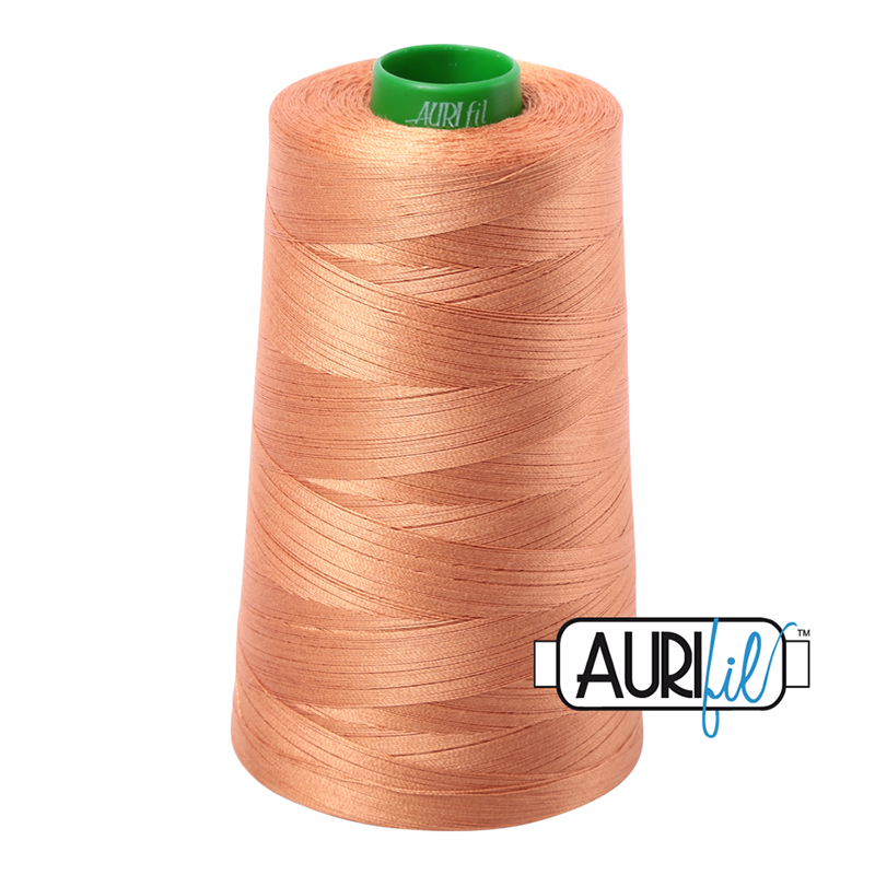 Longarm Cotton Thread 40wt 1700m 2210, zoomed in. Select this picture to zoom back out.