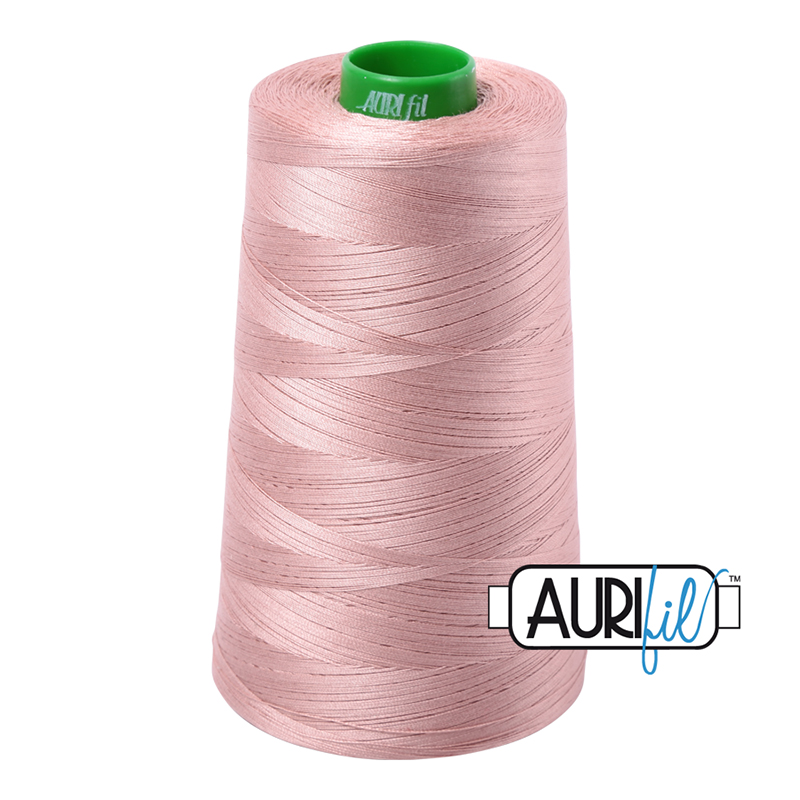 Longarm Cotton Thread 50wt 5900m 2800, zoomed in. Select this picture to zoom back out.