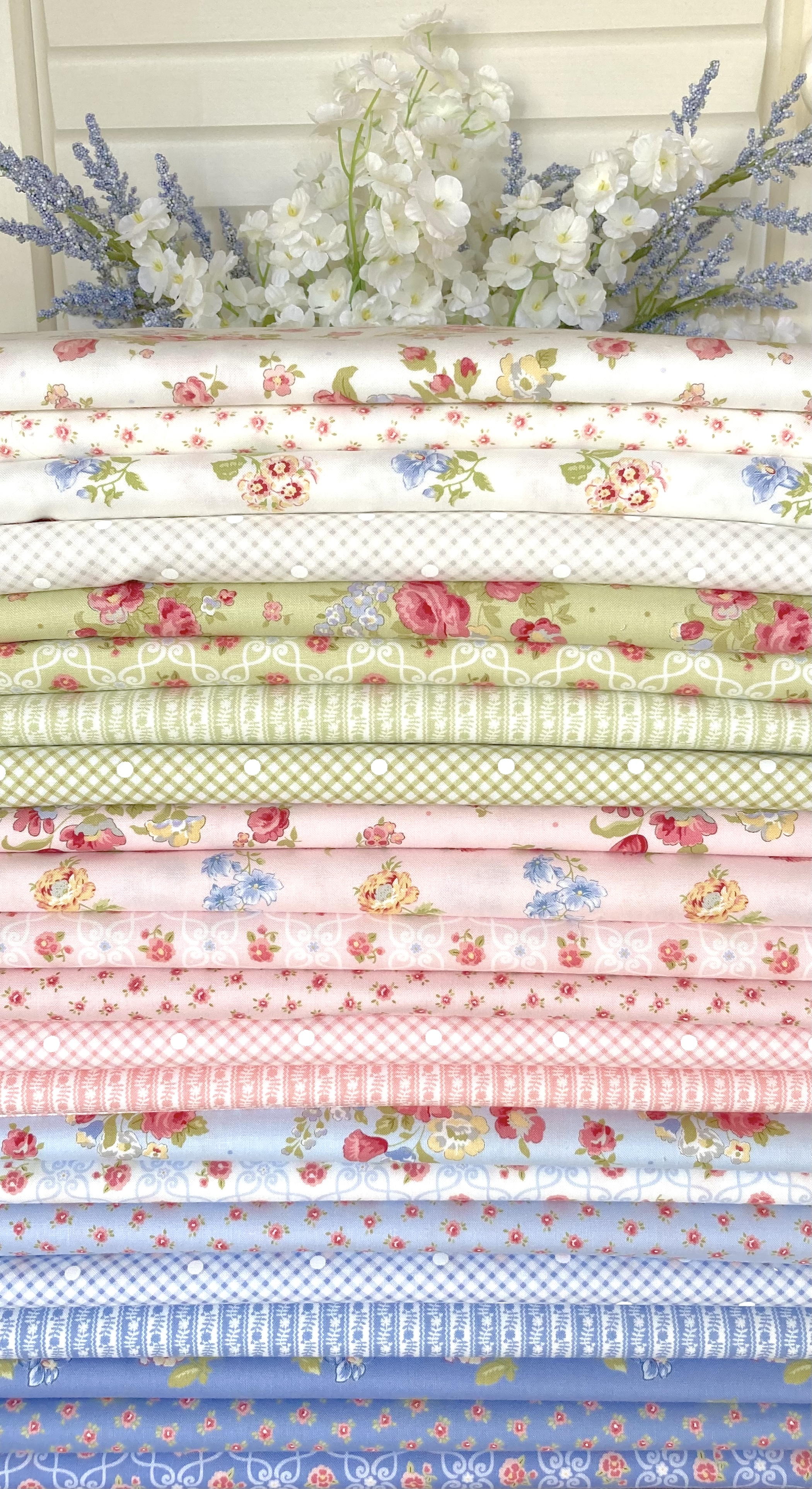 Memory Lane Flowers Leaf - Quilt Fabric