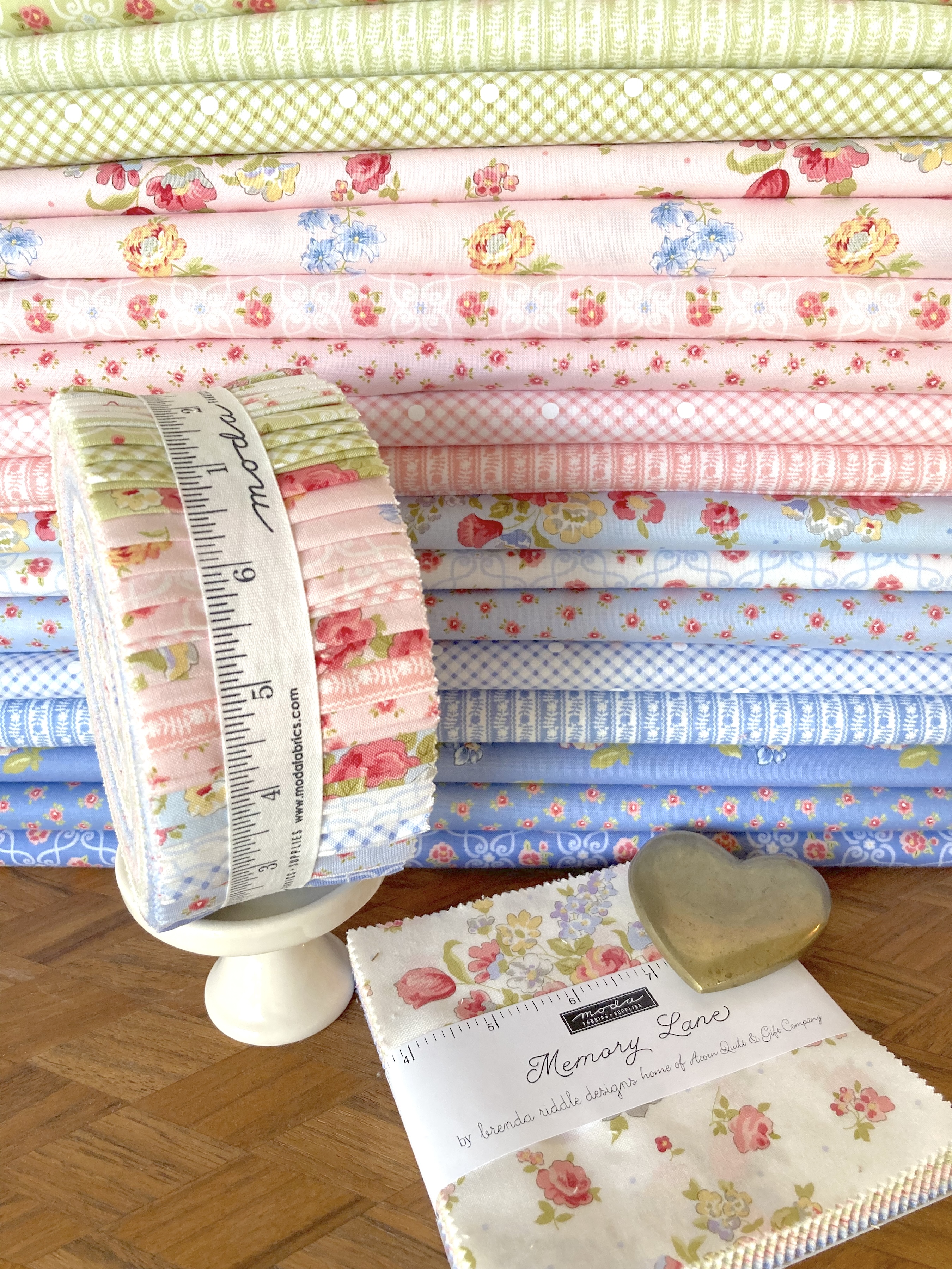 Memory Lane Flowers Leaf - Quilt Fabric