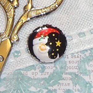 Crescent Santa Needle Minder