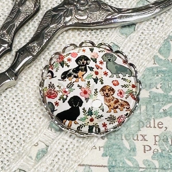 Doxie Needle Minder