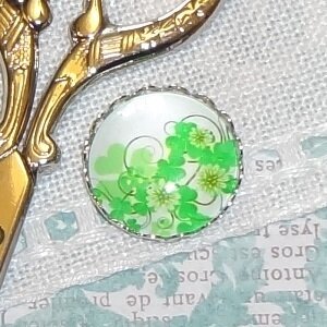 Green Clover Needle Minder