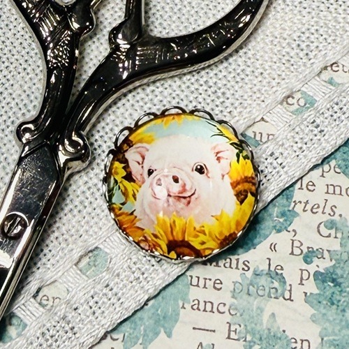 Sunny Needle Minder