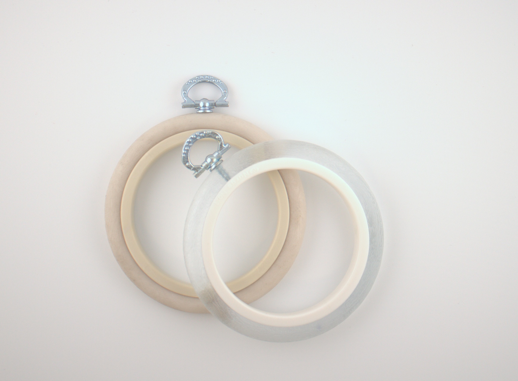 Nurge Plastic Embroidery Flexi Hoop - 3.75"