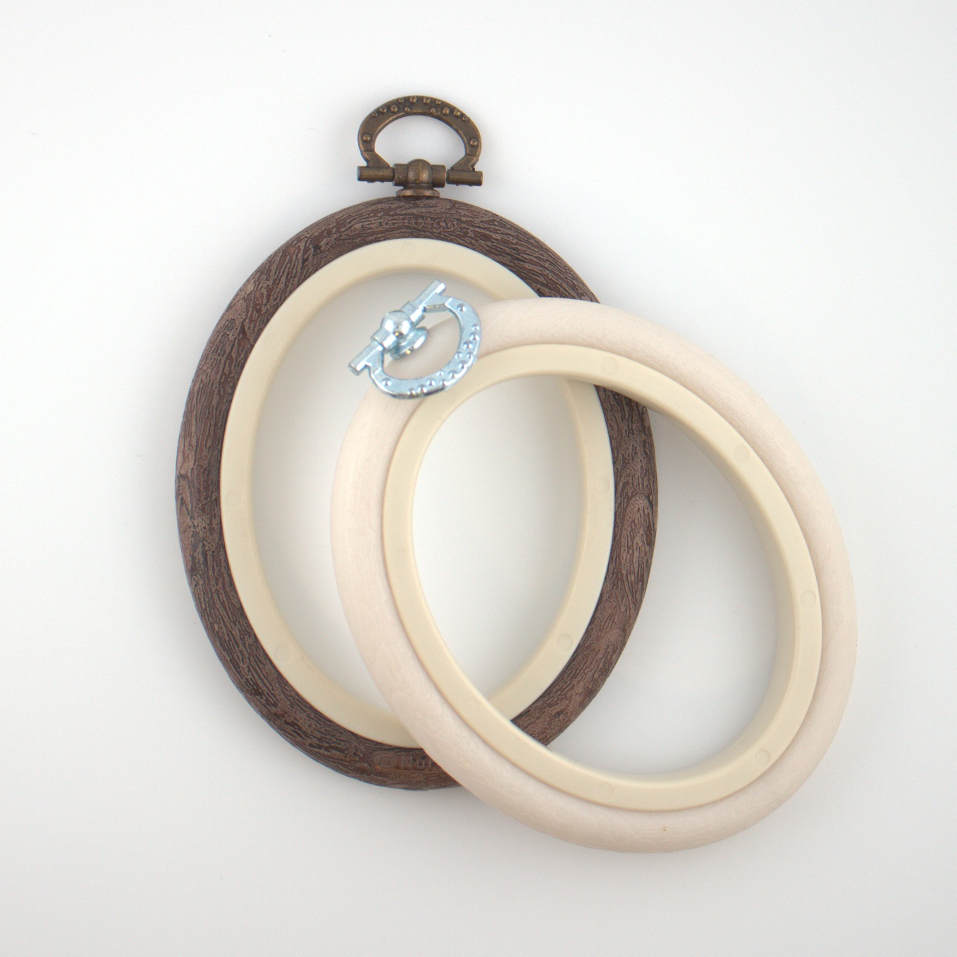Nurge Plastic Embroidery Oval Flexi Hoop - 3" x 4"