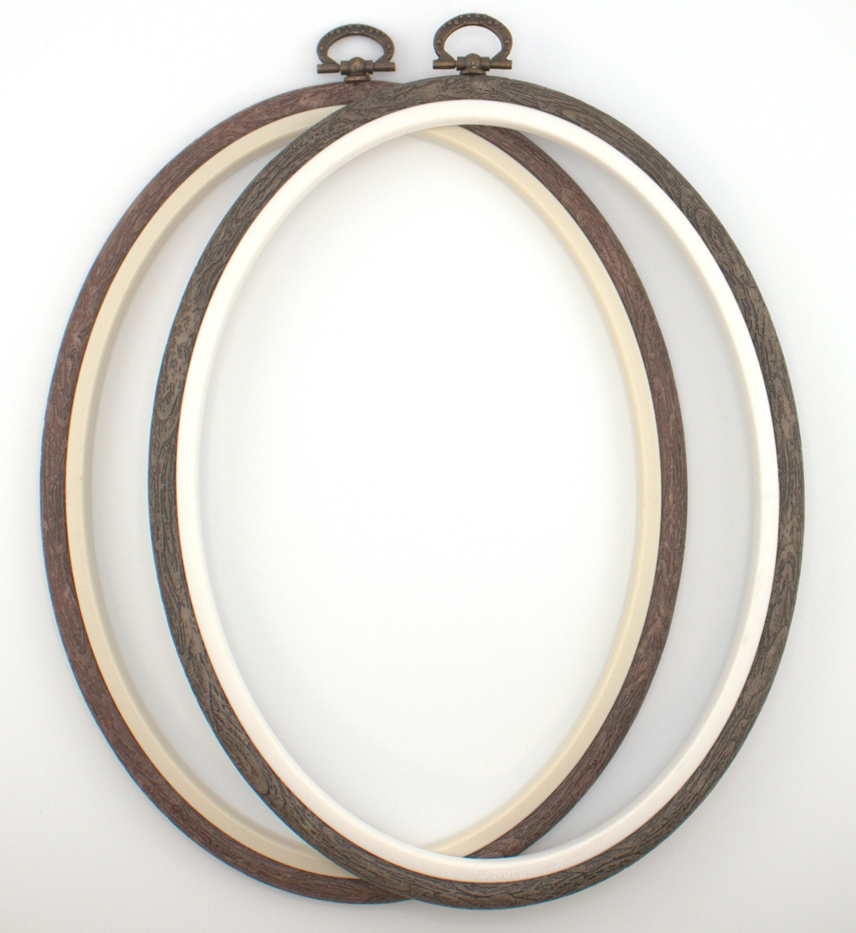 Nurge Plastic Embroidery Oval Flexi Hoop - 7" x 9"