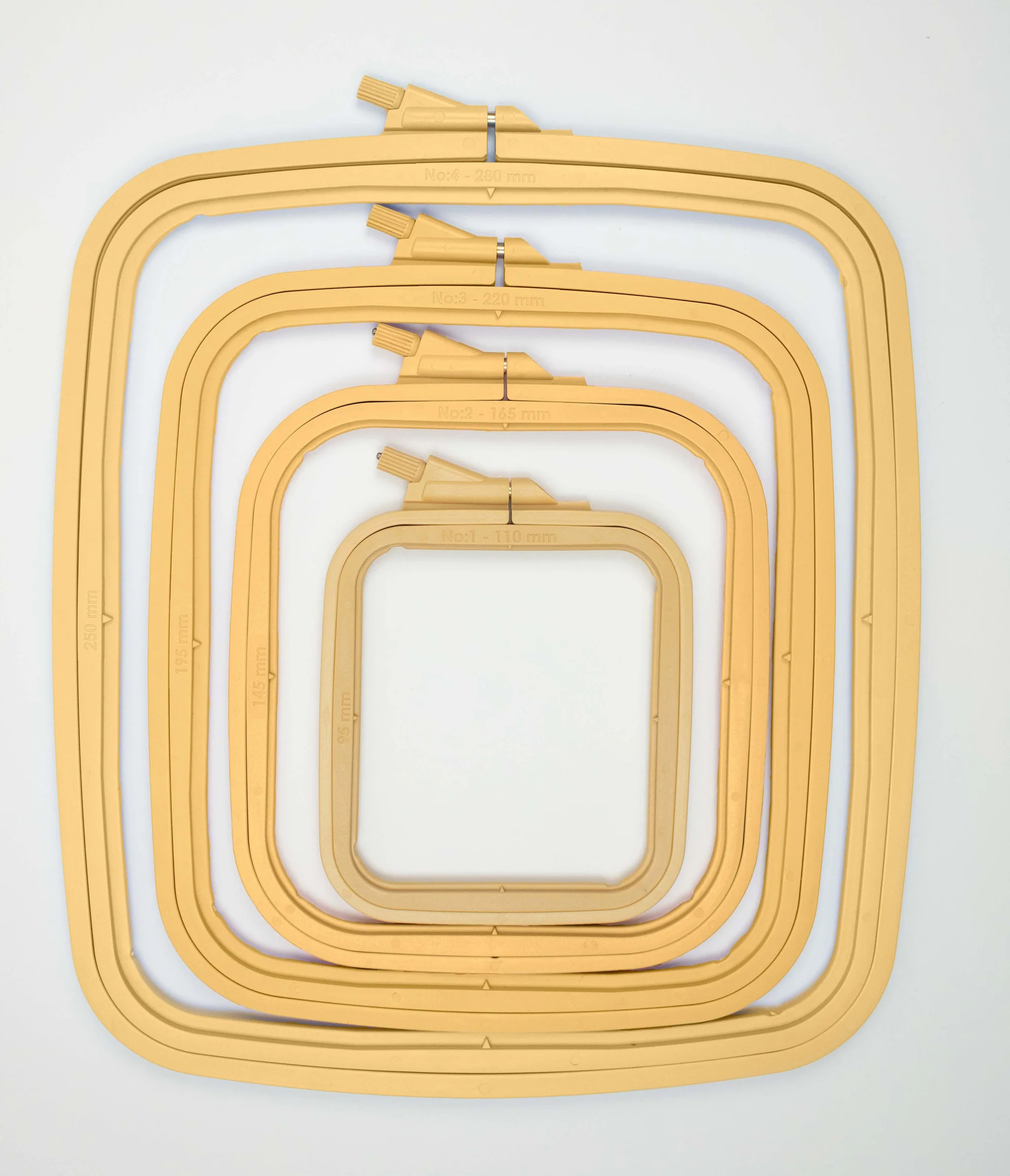 Nurge Plastic Embroidery Hoop - 4.3" x 3.7" Beige