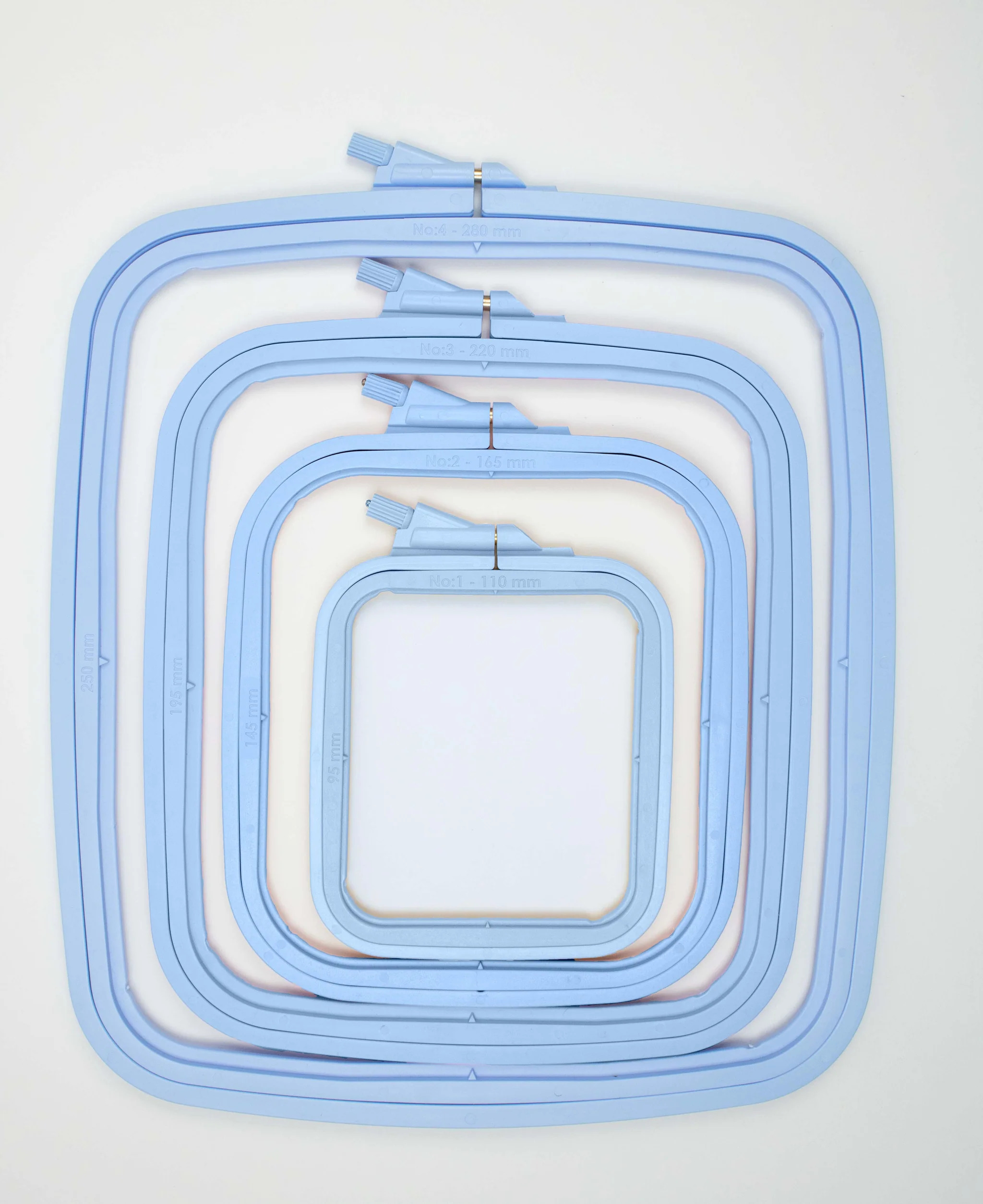 Nurge Plastic Embroidery Hoop - 4.3" x 3.7" Blue