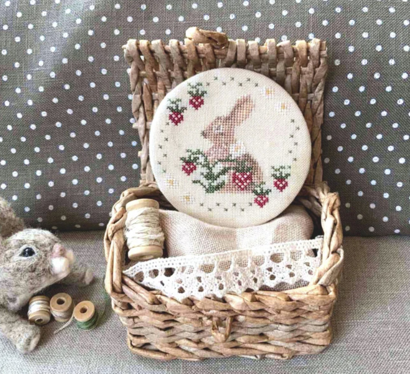 Bunny Quaker - Cross Stitch Pattern