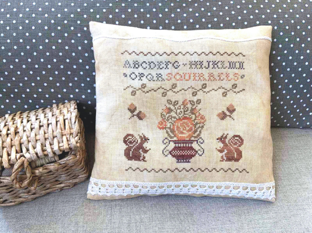 Autumn Squirrels - Cross Stitch Pattern