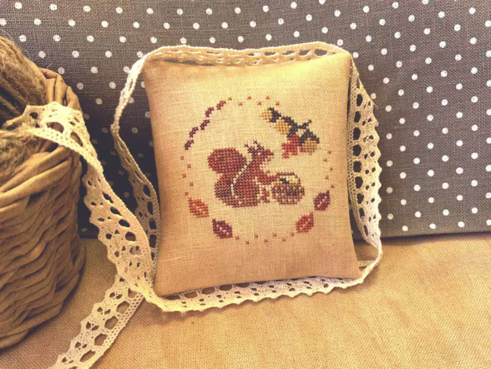 Squirrel Quaker - Thanksgiving PDF Cross Stitch Pattern
