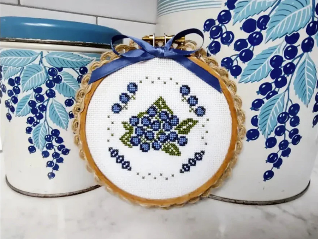 Blueberry Quaker - Cross Stitch Pattern