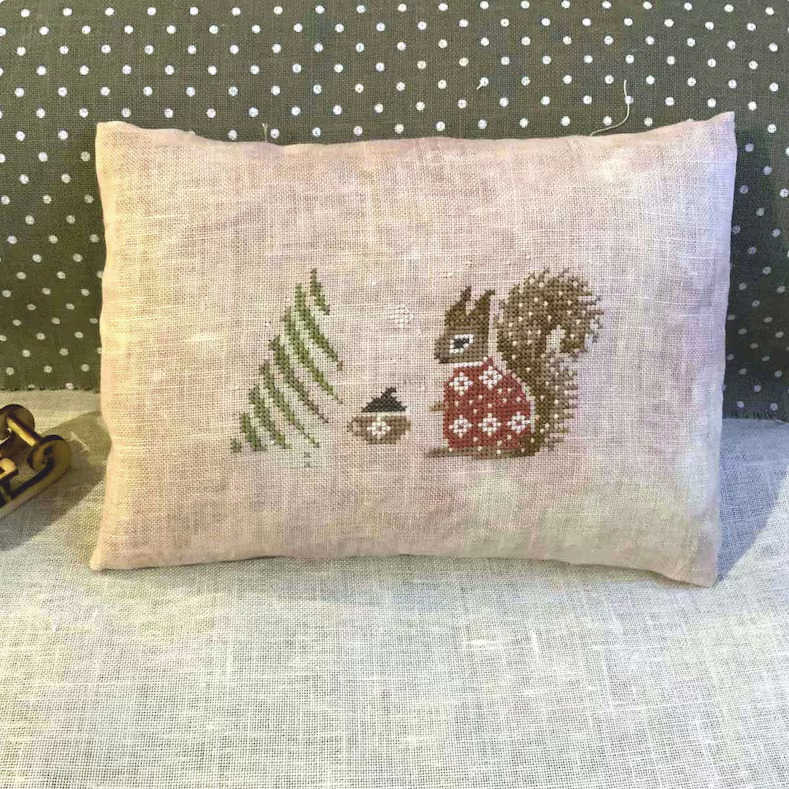 Christmas Squirrel - Cross Stitch Pattern