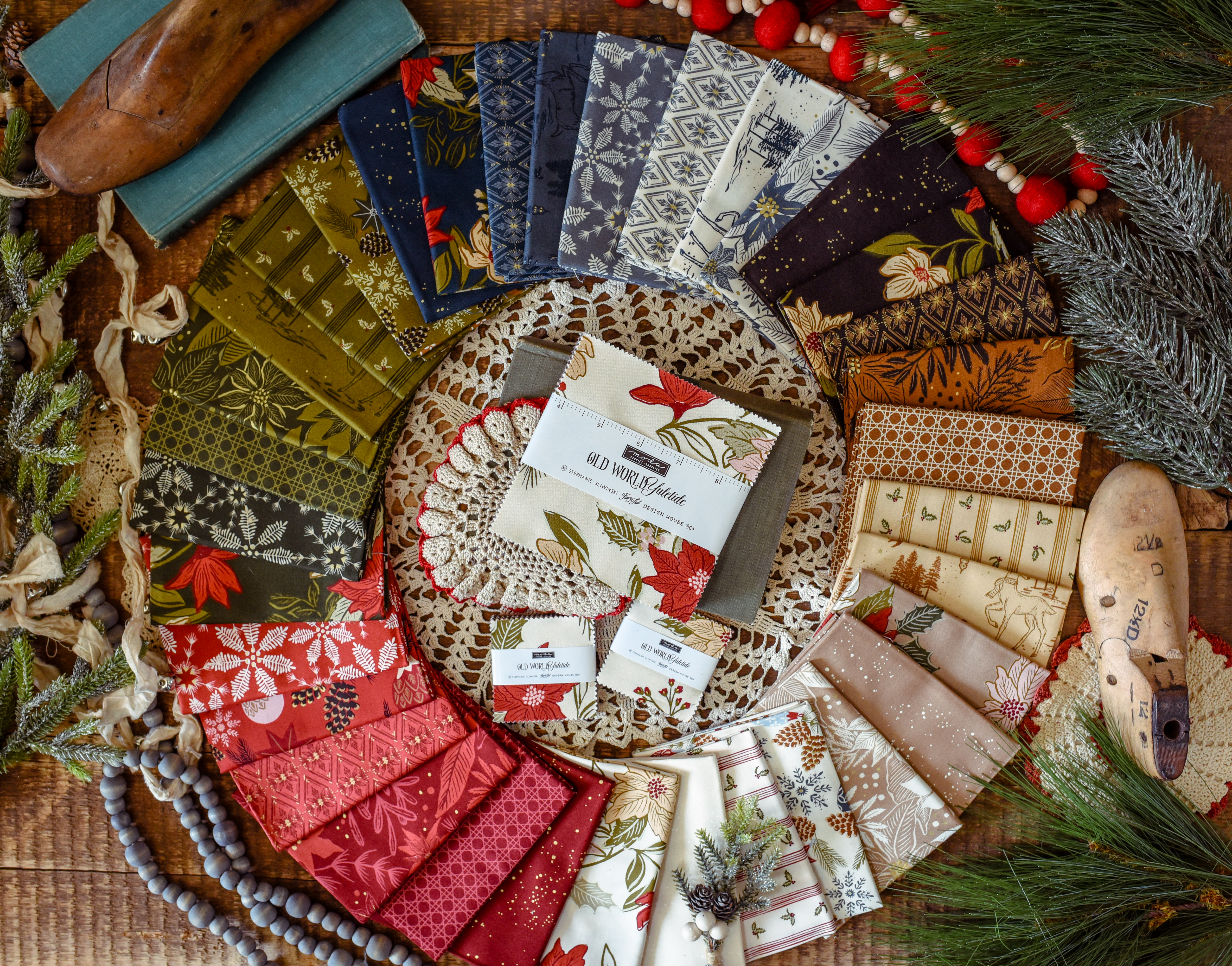 Old World Yuletide Flowers Pine - Quilt Fabric