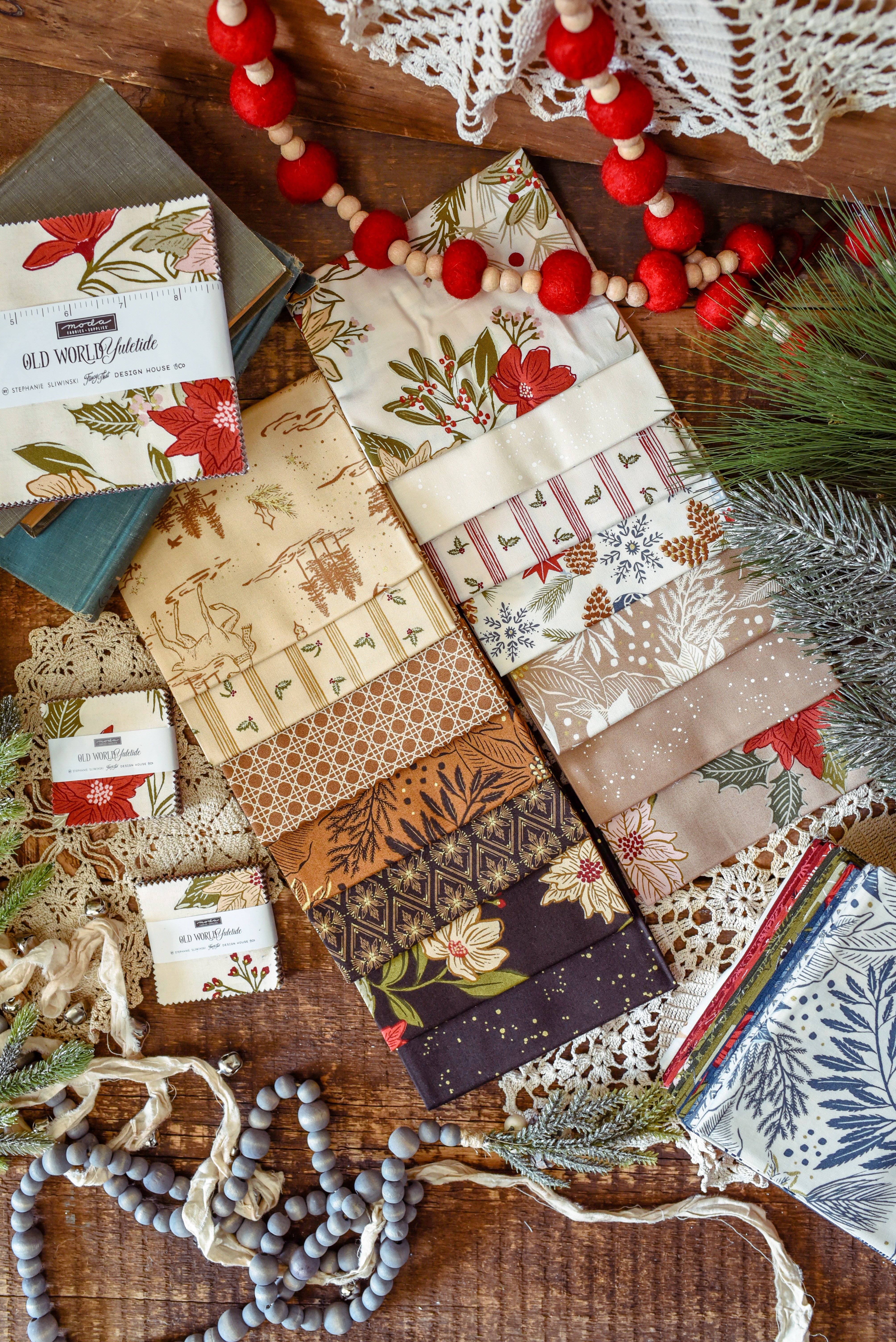 Old World Yuletide Flowers Pine - Quilt Fabric