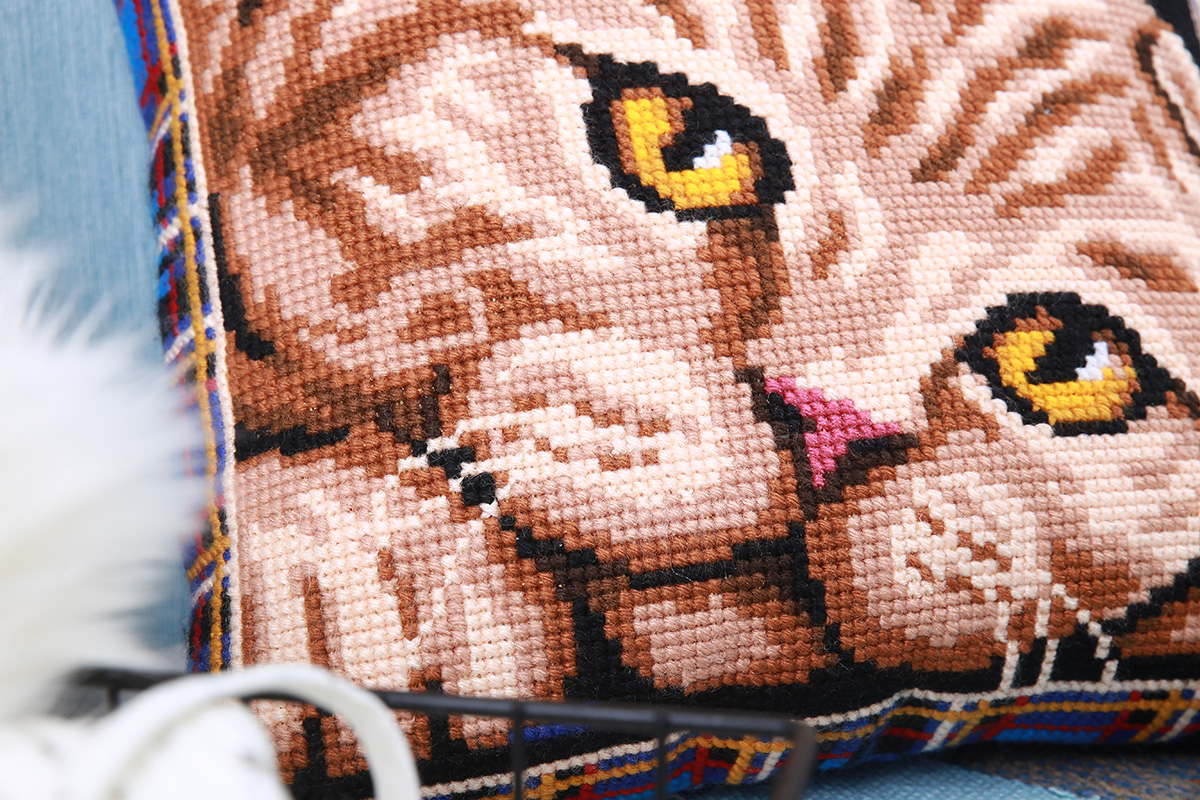 Scottish Fold Cat (Cusion Front) - Cross Stitch Kit