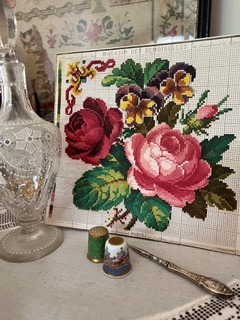 Fleurs de Paris - Cross Stitch Pattern, zoomed in. Select this picture to zoom back out.
