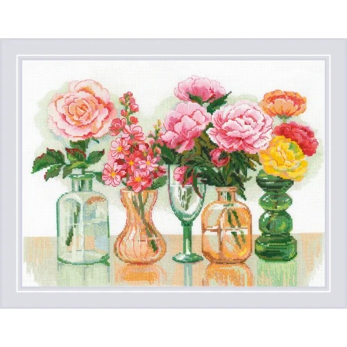 Flower Symphony - Cross Stitch Kit, zoomed in. Select this picture to zoom back out.