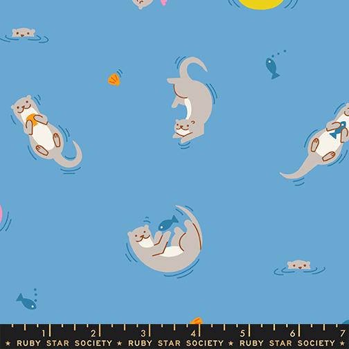 Float Otterly Ripple - Quilt Fabric, zoomed in. Select this picture to zoom back out.