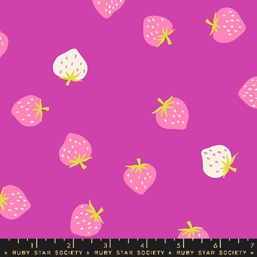 Strawberry Berry - Quilt Fabric