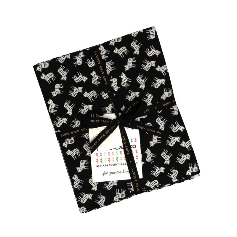 1 800 Calico - Fat Quarter Bundle, zoomed in. Select this picture to zoom back out.