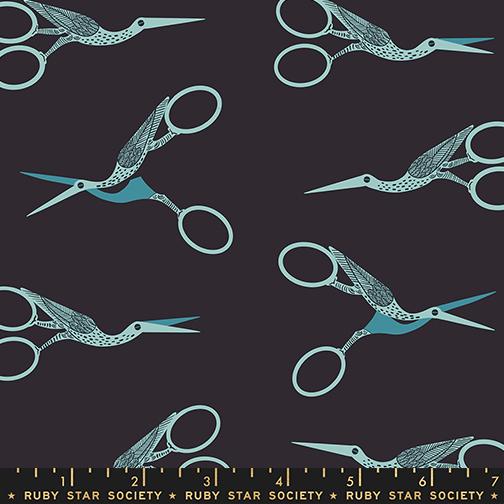 1 800 Notion Scissors Soft Black - Quilt Fabric