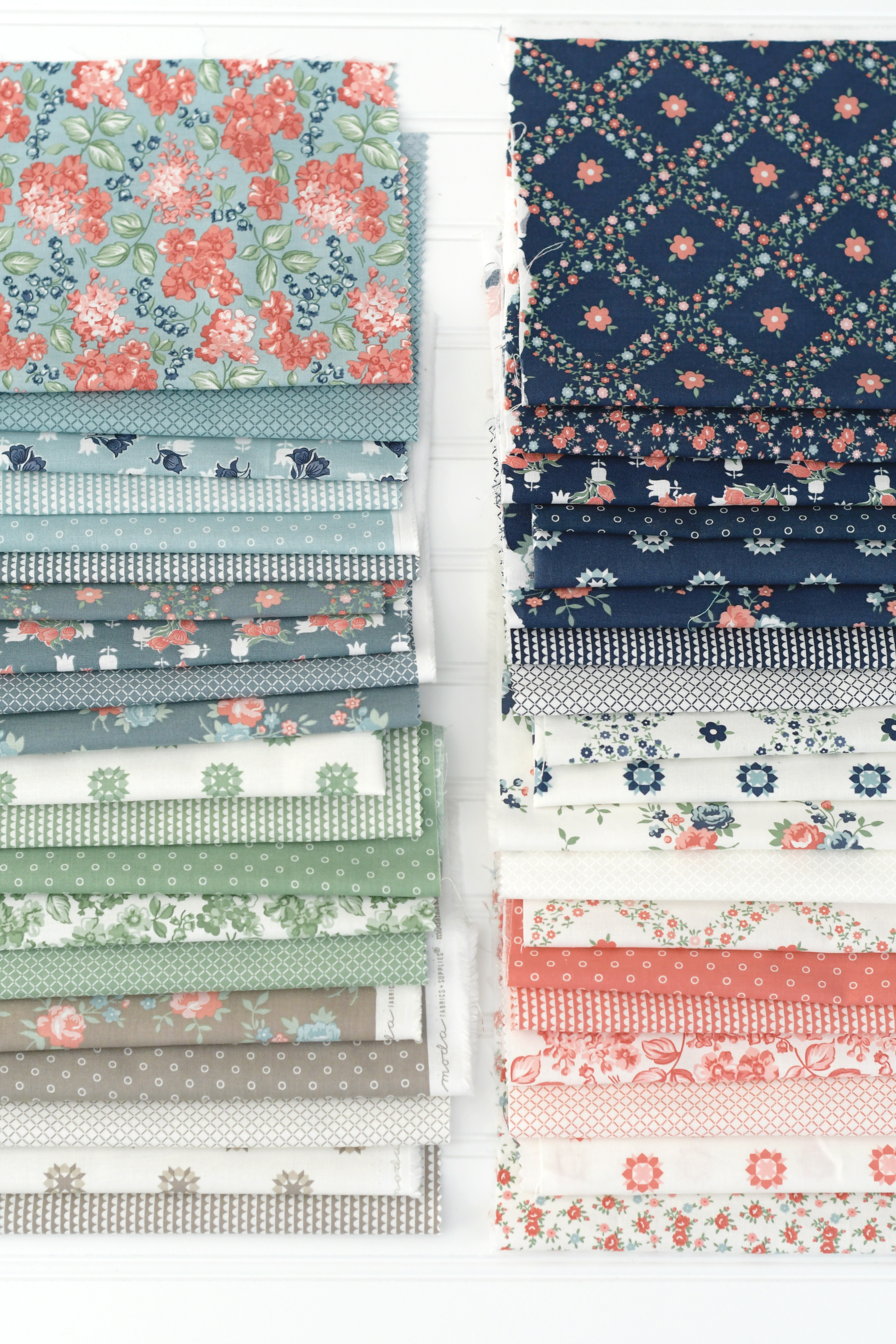 Rosemary Cottage Lake - Quilt Fabric