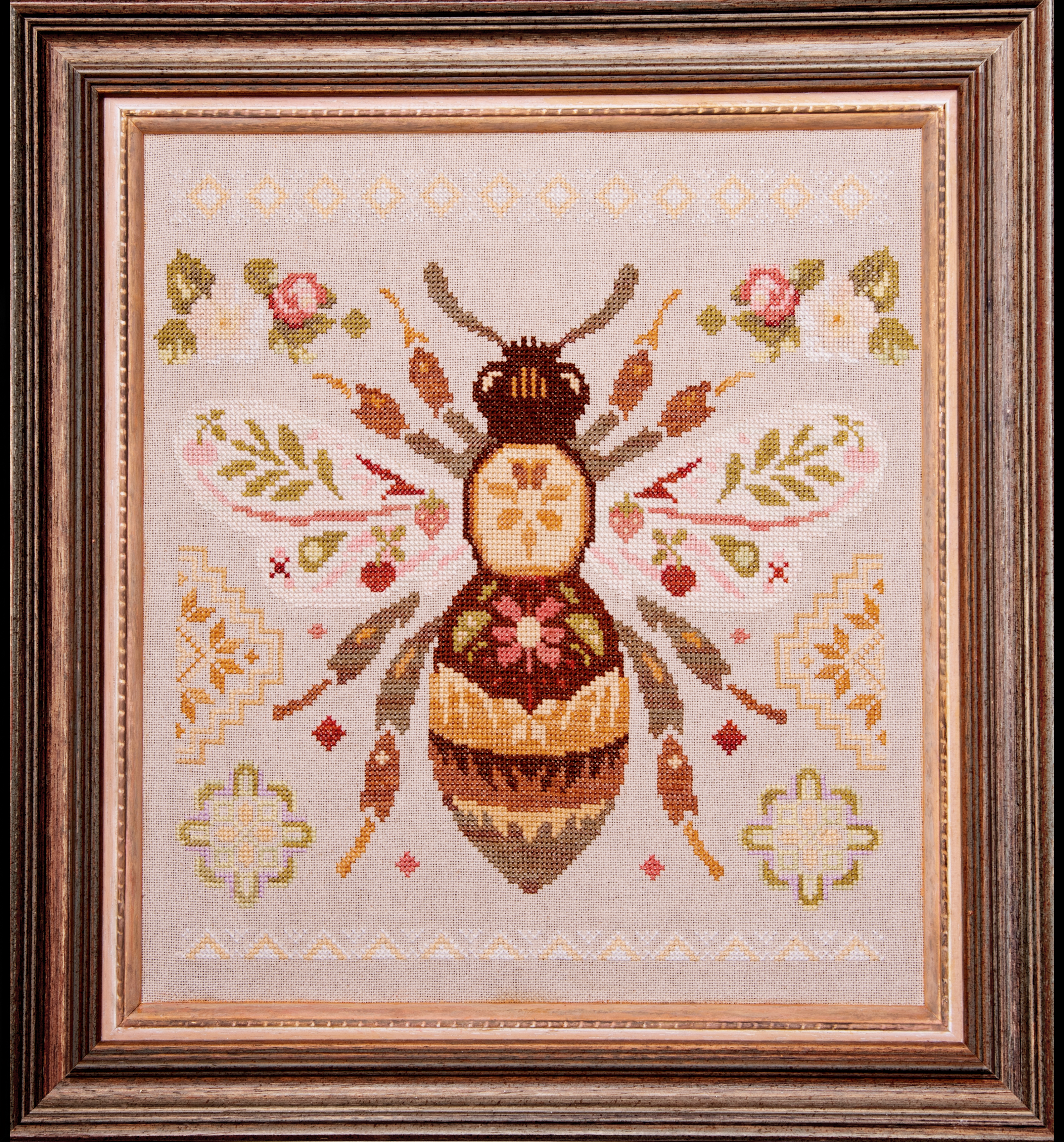 Queen Bee -  Cross Stitch Pattern