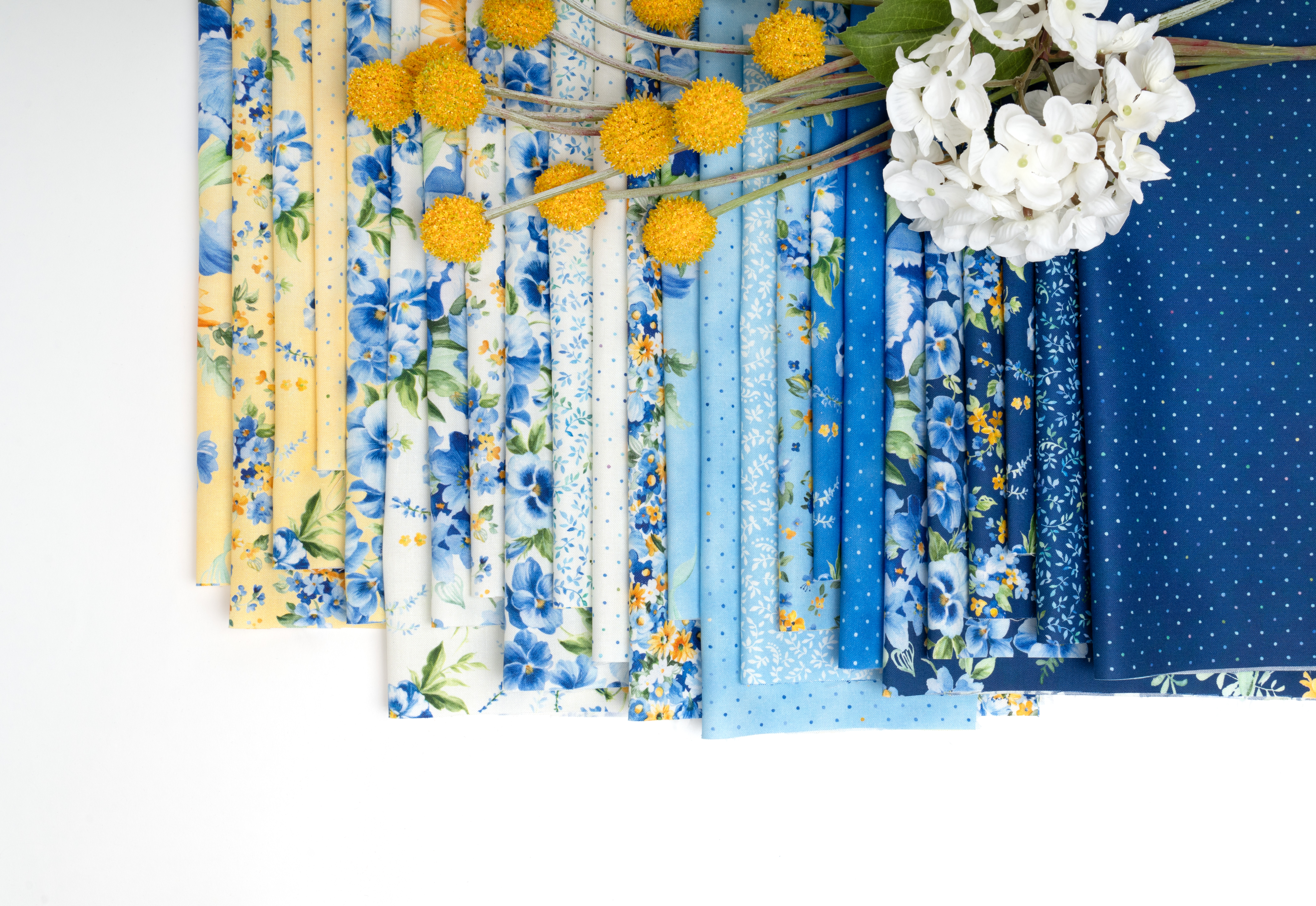 Summer Breeze 2027 Blossoms Cornflower - Quilt Fabric, different perspective #2, zoomed in. Select this picture to zoom back out.