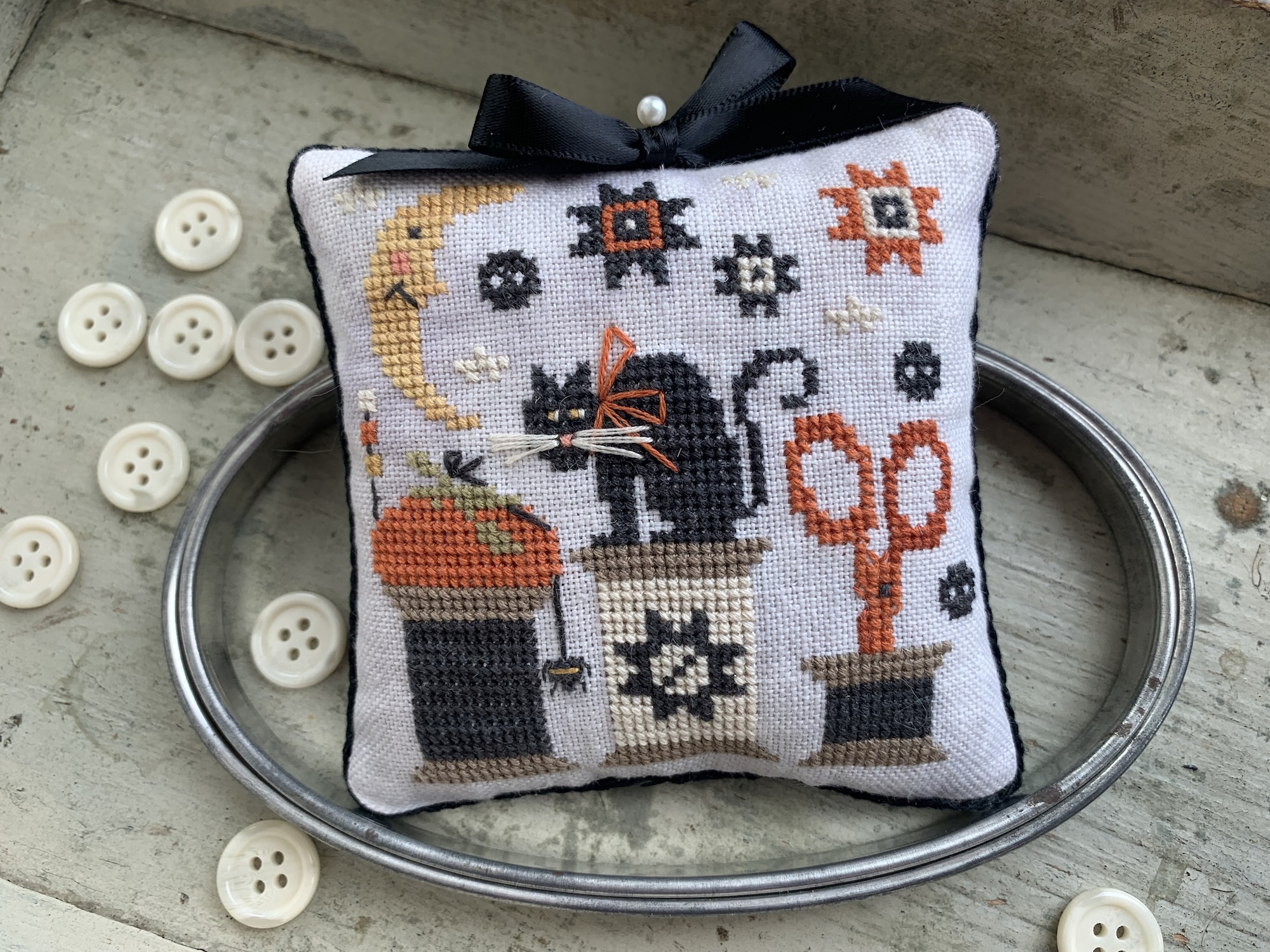 Halloween Spools Pinkeep - Cross Stitch Pattern, zoomed in. Select this picture to zoom back out.