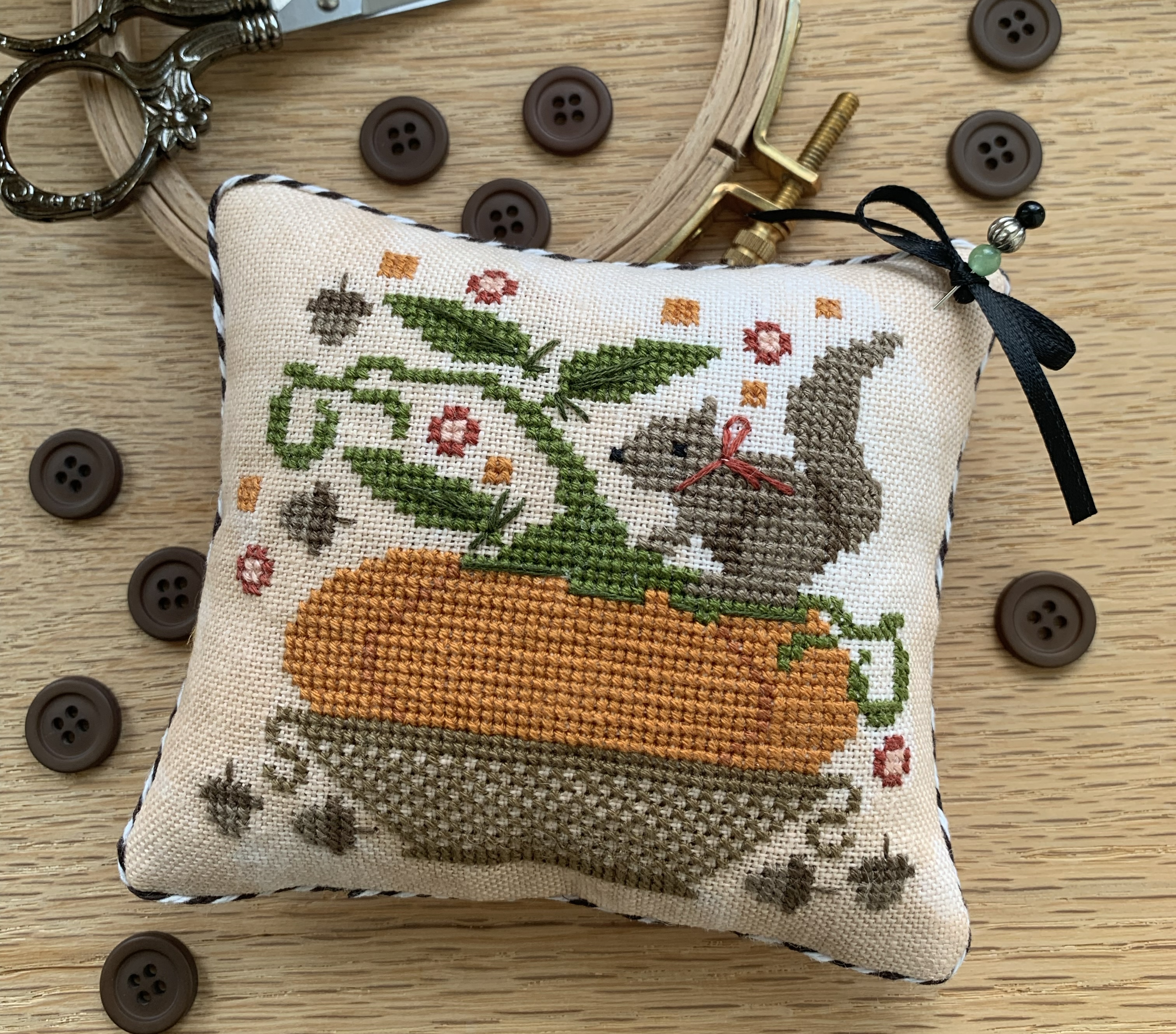 Pumpkin Basket Pinkeep - Cross Stitch Pattern, zoomed in. Select this picture to zoom back out.