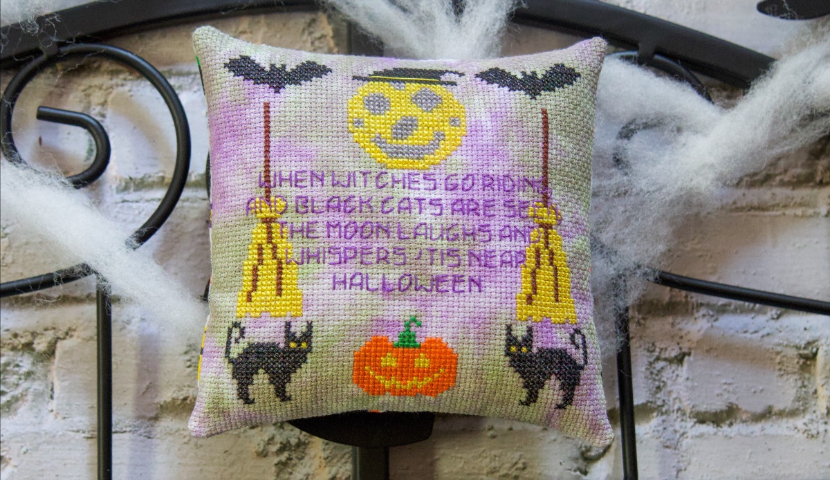 Tis Near Halloween - Cross Stitch Pattern, zoomed in. Select this picture to zoom back out.