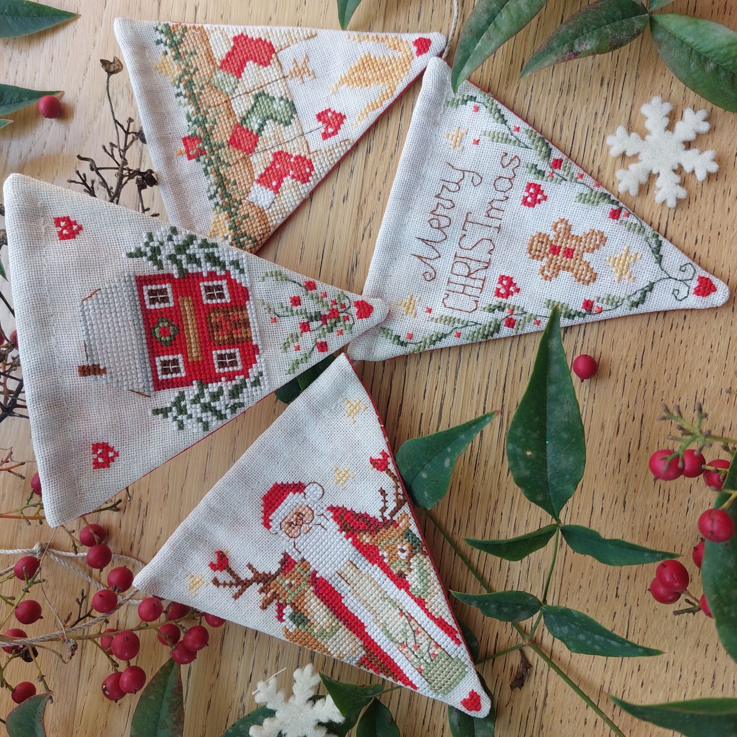 Bandierine Merry Christmas - Cross Stitch Pattern