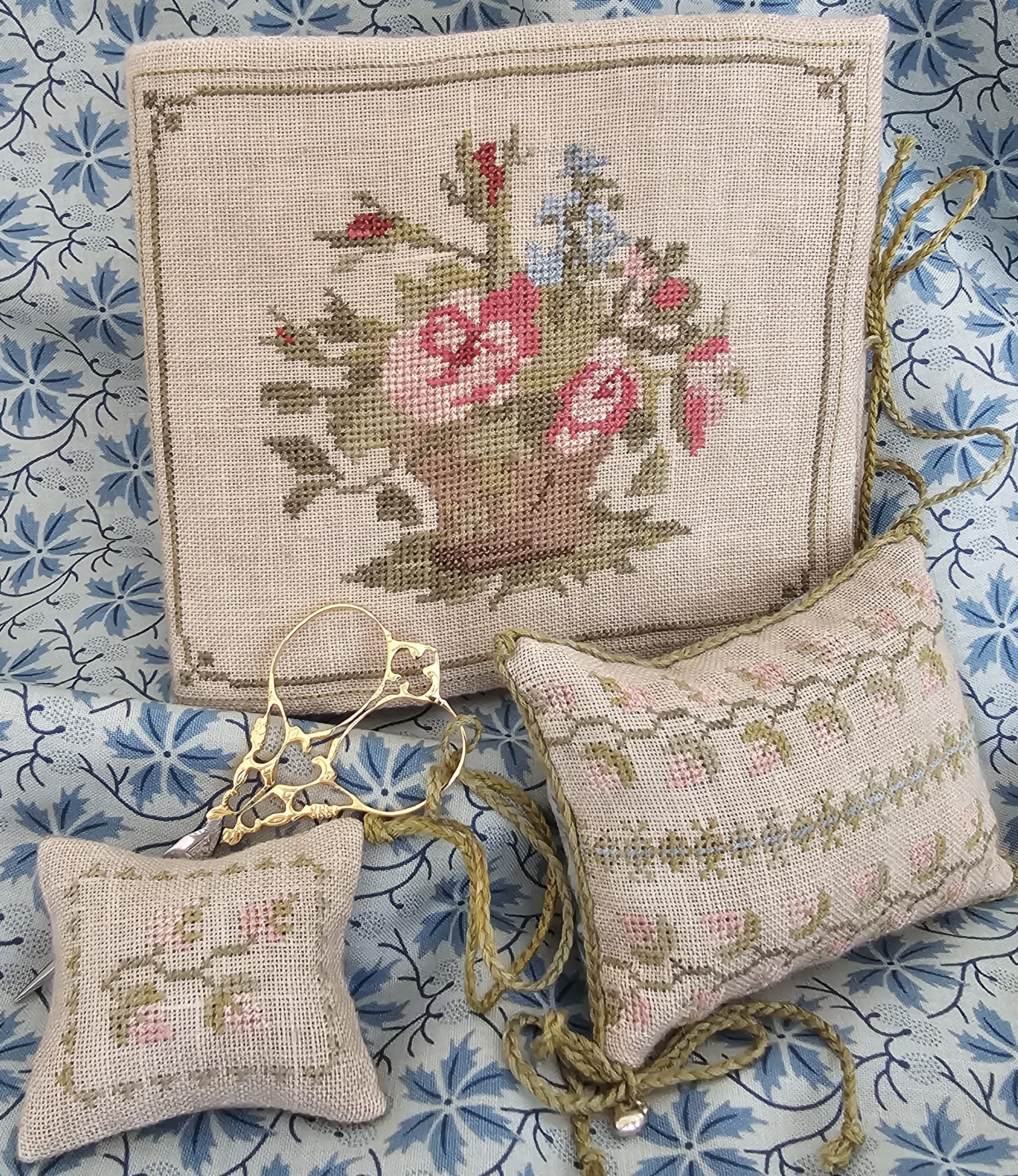 1830's Rose Basket Needlebook - Cross Stitch Pattern