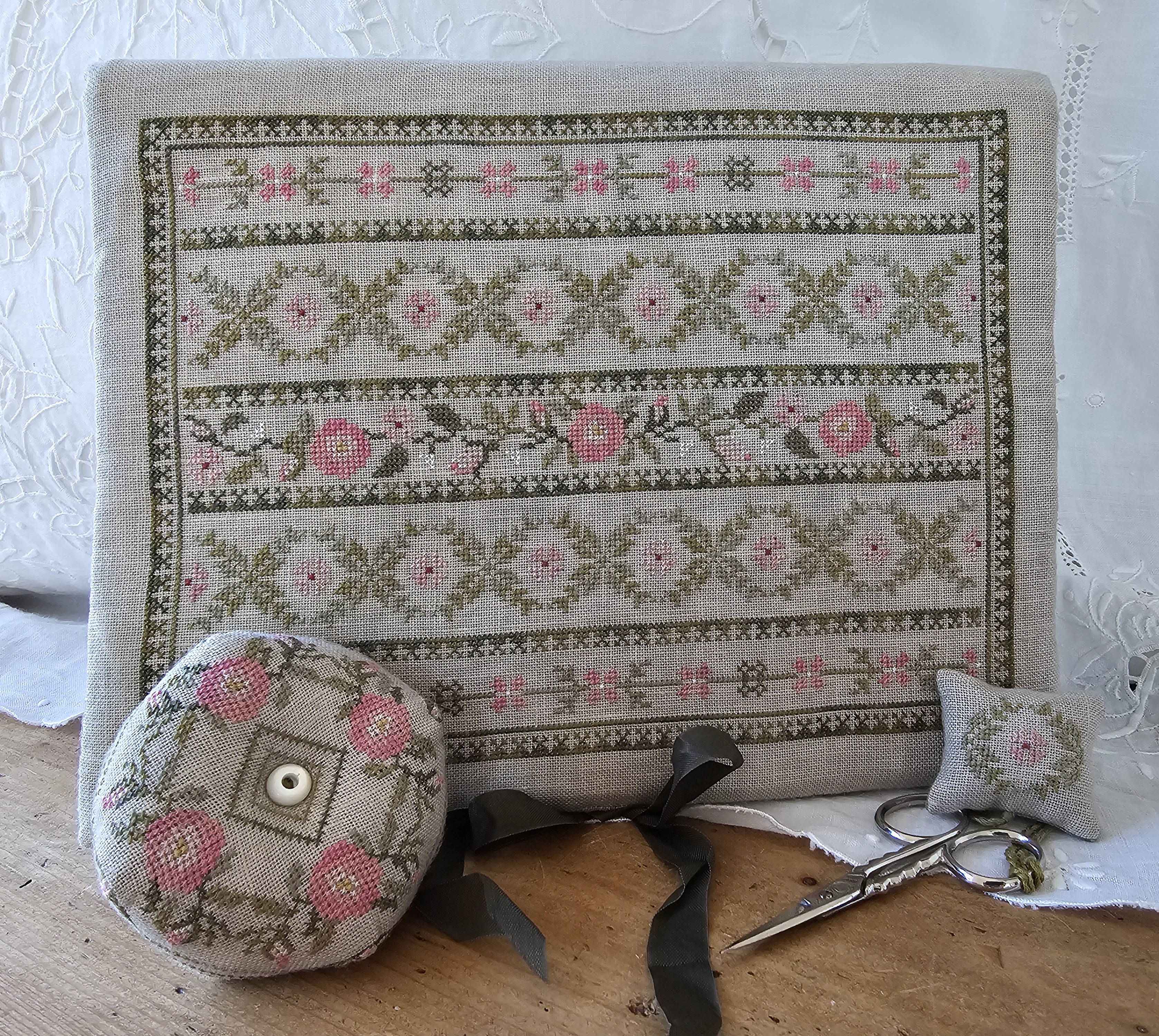 Peony Pocket & Accessories - Cross Stitch Pattern