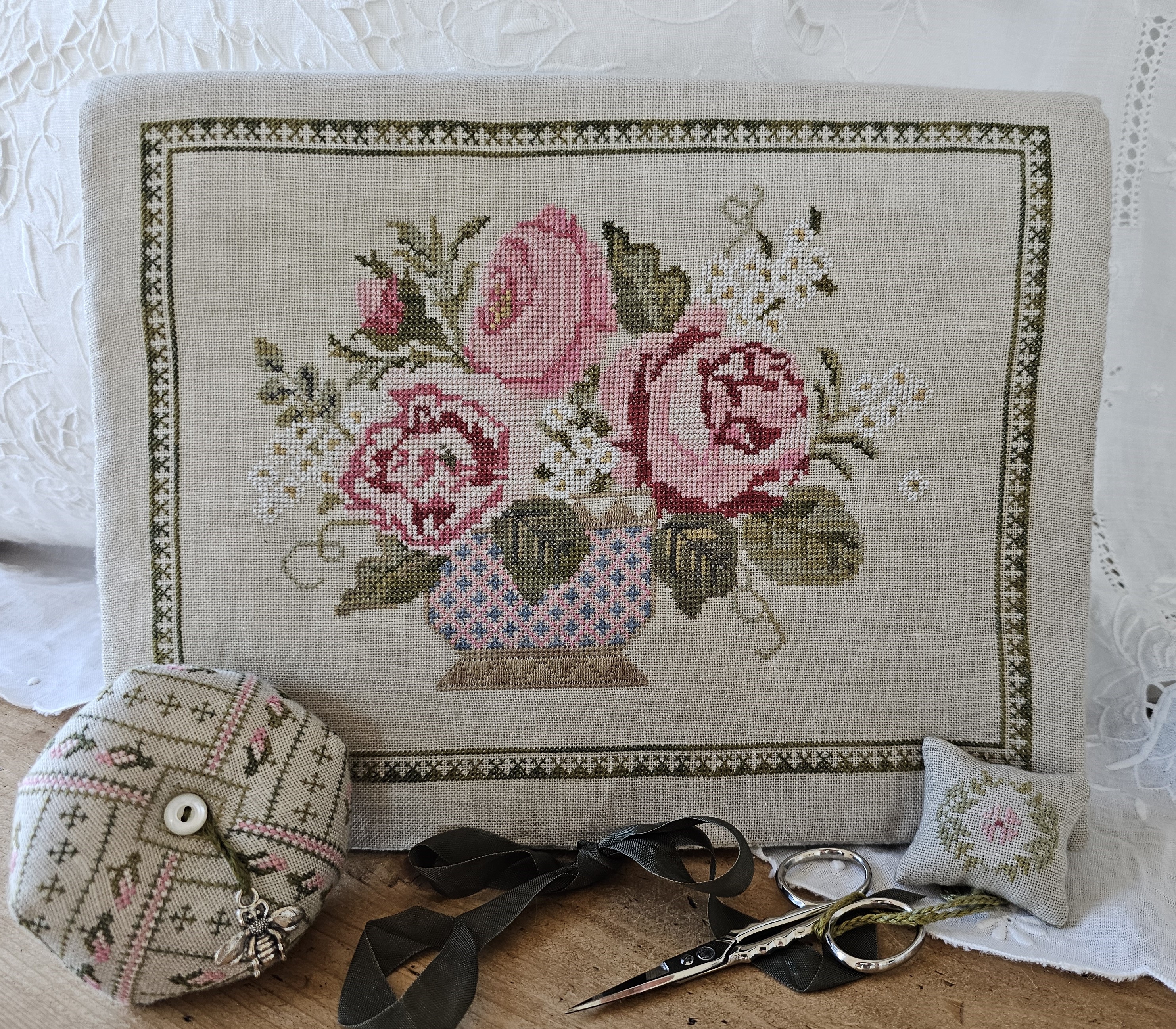 Peony Pocket & Accessories - Cross Stitch Pattern