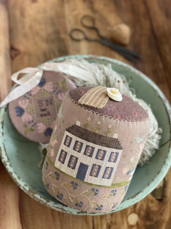Faded Garden Pinkeep Drum & Needlekeep