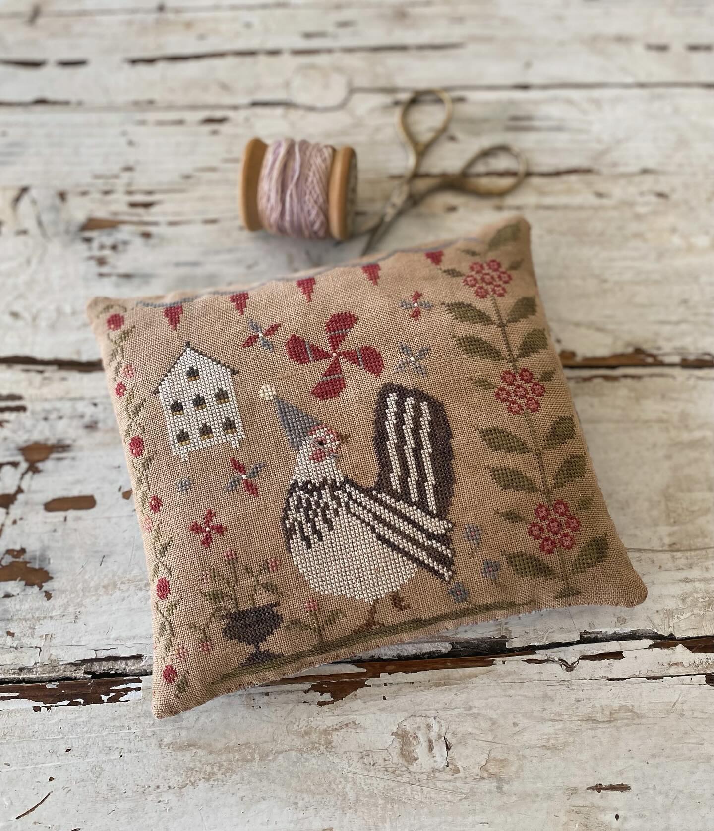 Le Poulet Pinkeep - Cross Stitch Pattern