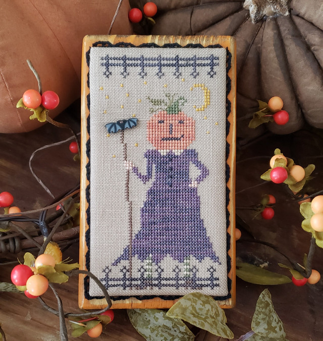 Trick or Treat Cove-Queen Cordelia - Halloween Cross Stitch