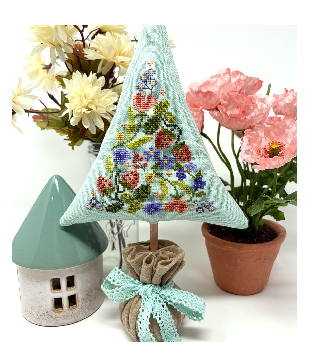 Spring Foliage Tree - Cross Stitch Pattern, zoomed in. Select this picture to zoom back out.
