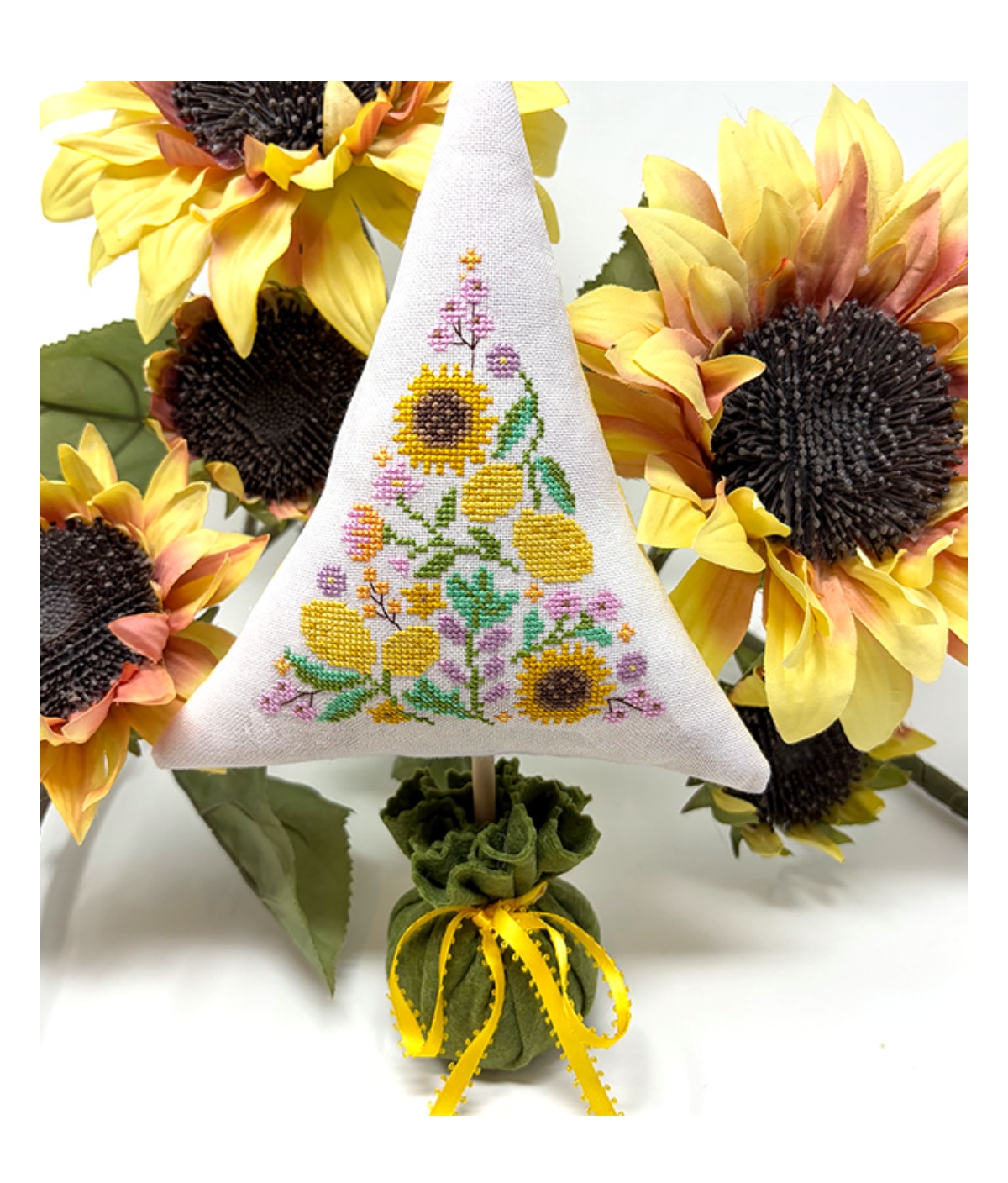 Summer Foliage Tree - Cross Stitch Pattern , zoomed in. Select this picture to zoom back out.