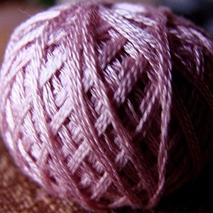 Valdani 3-Ply Thread - 881 Distant Mauve Light