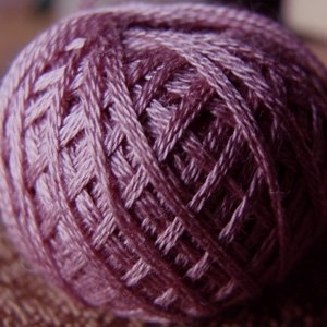 Valdani 3-Ply Thread - 882 Distant Mauve Medium